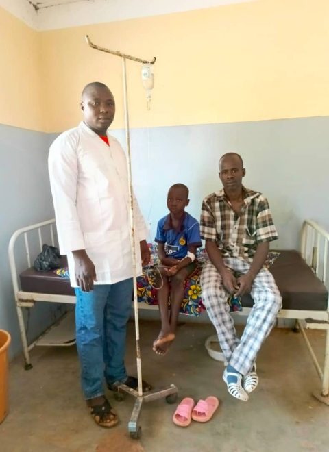 Laynatou bei der Frühstücksvorbereitung in Bobo Dioulasso, November 2025